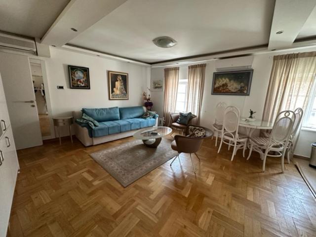 Cozy Old Town Apartment, Apartment