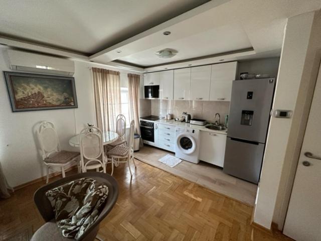 Cozy Old Town Apartment, *